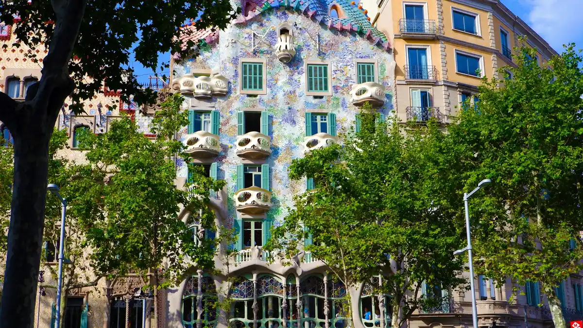 Casa Batlló y La Pedrera — El Paseo de Gràcia como museo al aire libre — Barcelona